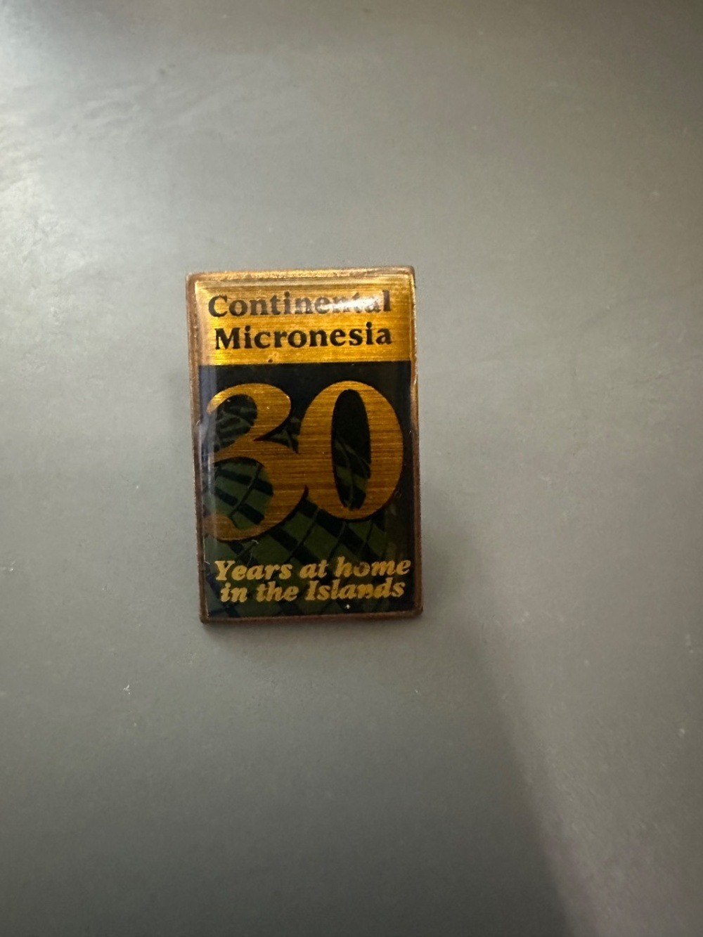 3 Vintage Continental Micronesia Airlines Pins 30-35 Years at Home in the Island - Picture 4 of 5